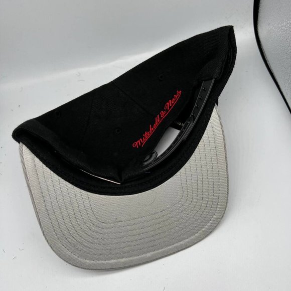 Air Jordan Chicago Bulls NBA Black Red Mitchell & Ness Hat Snapback Cap Men - Picture 4 of 7